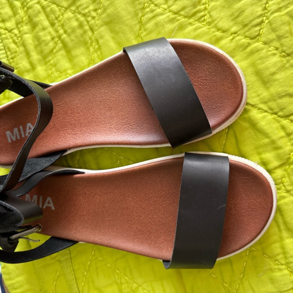 MIA Women's Black Strap Sandals